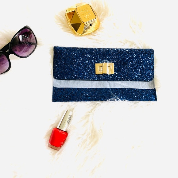 Estee Lauder Handbags - Estee lauder clutch